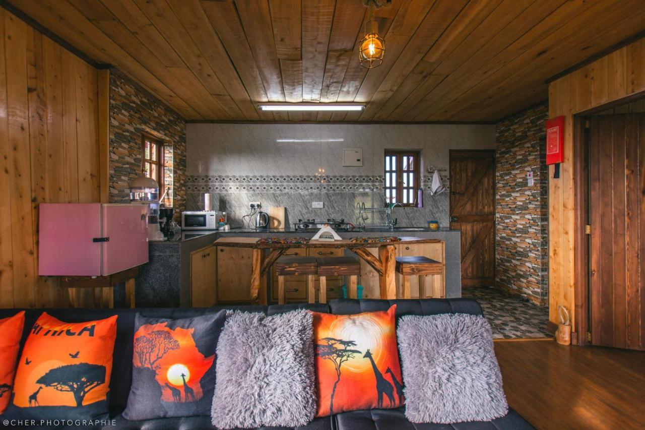 The Wonky House Appartement Timau Buitenkant foto